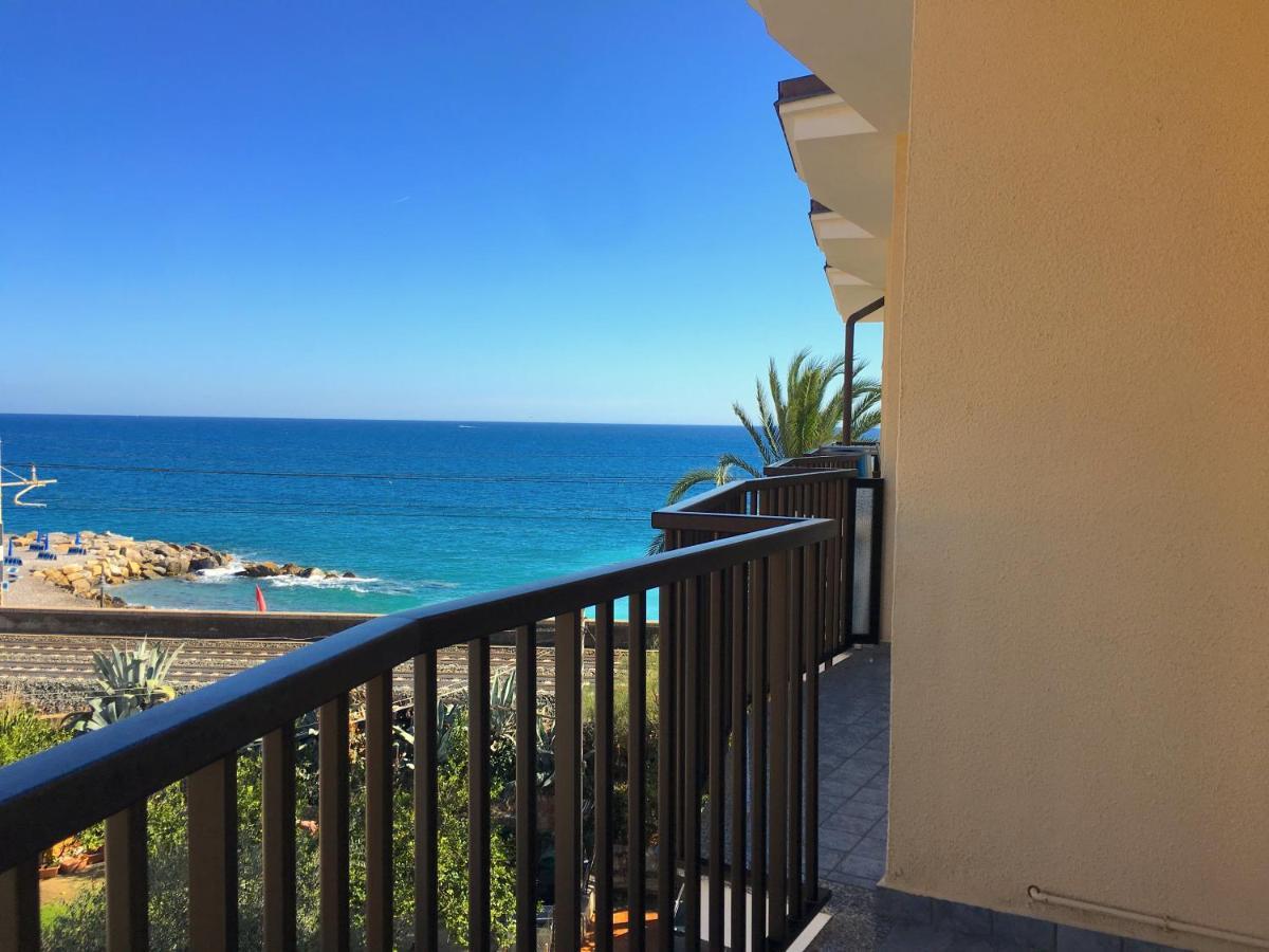 La Gaviota - Bilocale Sul Mare In Arziglia Appartement Bordighera Buitenkant foto