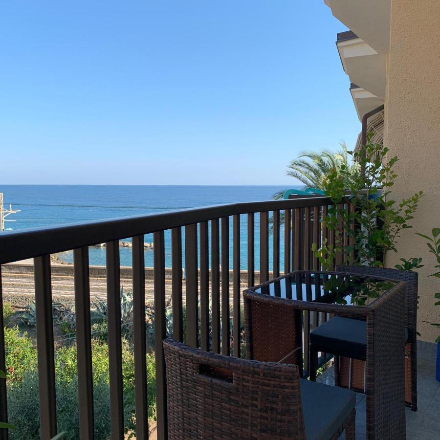 La Gaviota - Bilocale Sul Mare In Arziglia Appartement Bordighera Buitenkant foto