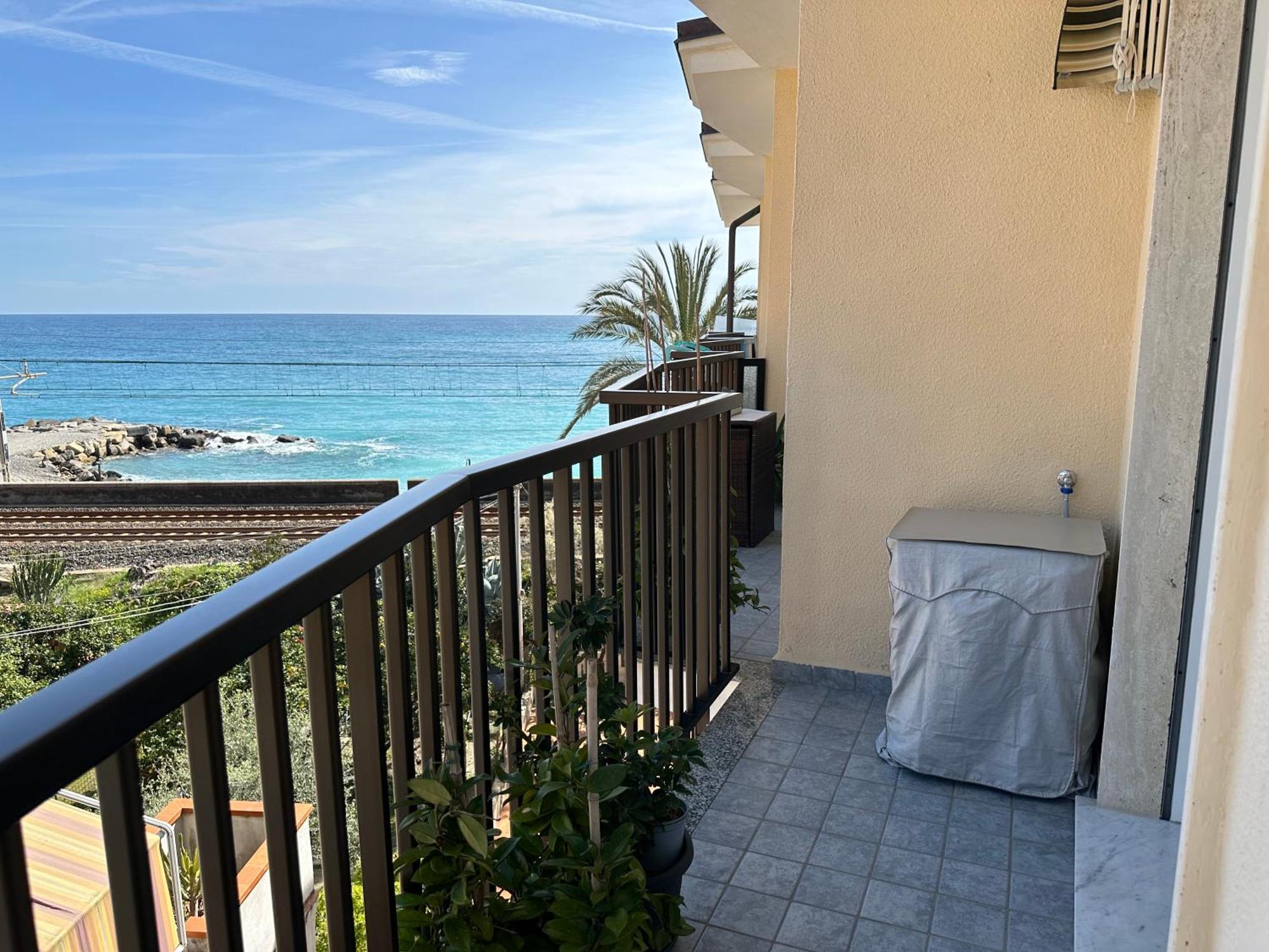 La Gaviota - Bilocale Sul Mare In Arziglia Appartement Bordighera Buitenkant foto