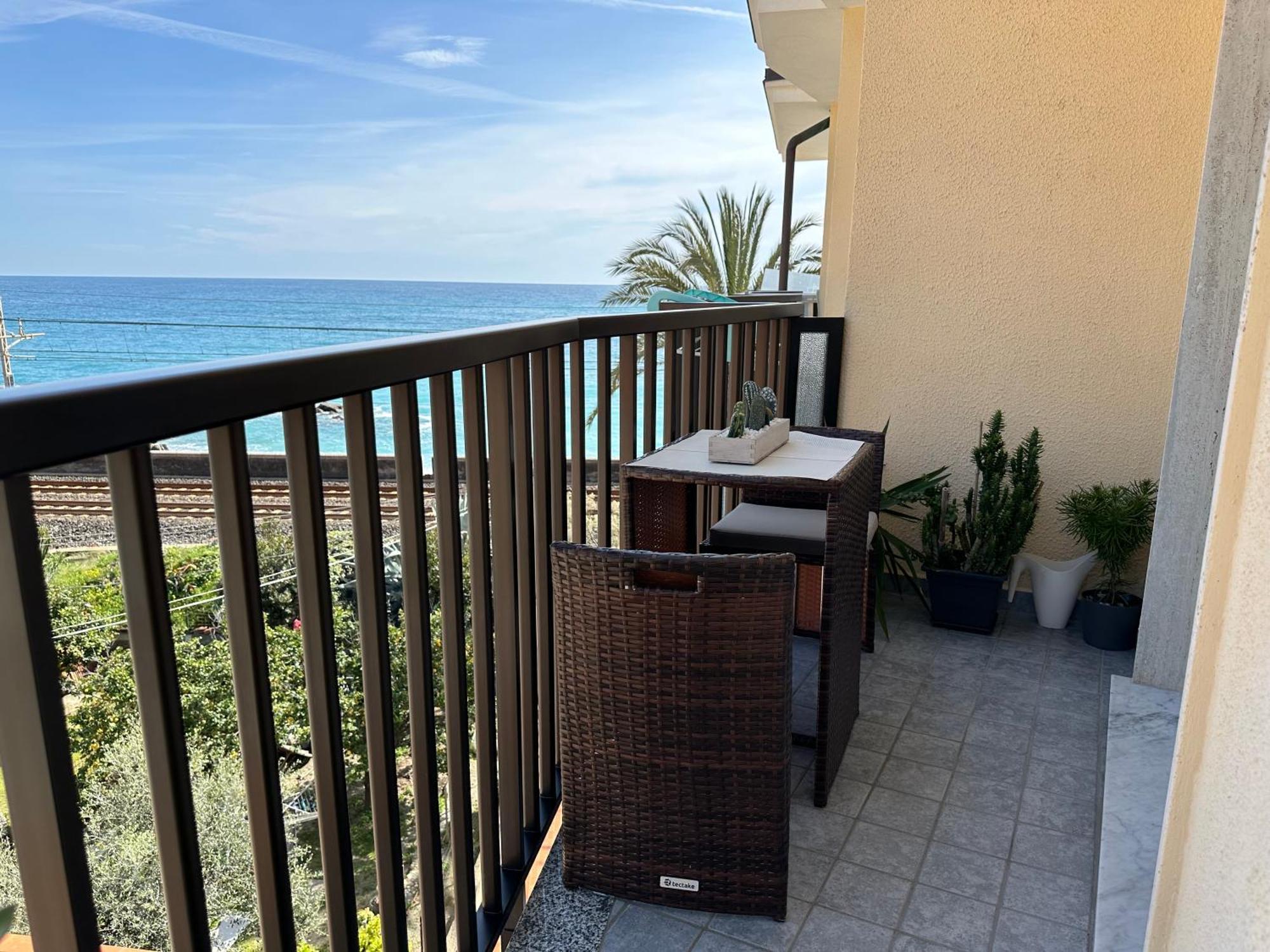La Gaviota - Bilocale Sul Mare In Arziglia Appartement Bordighera Buitenkant foto